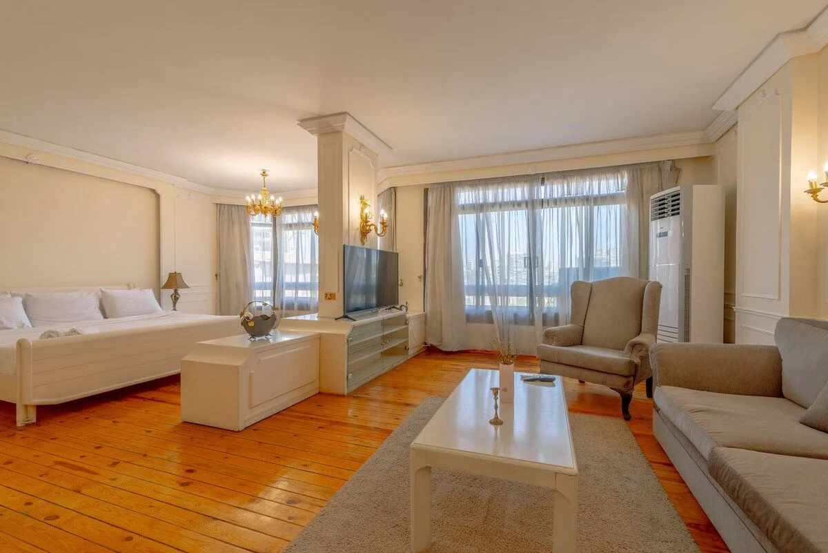 Royal Luxury Apartment — photo 5 of 10