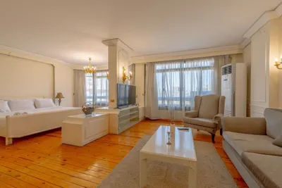 Royal Luxury Apartment — photo 5 of 10