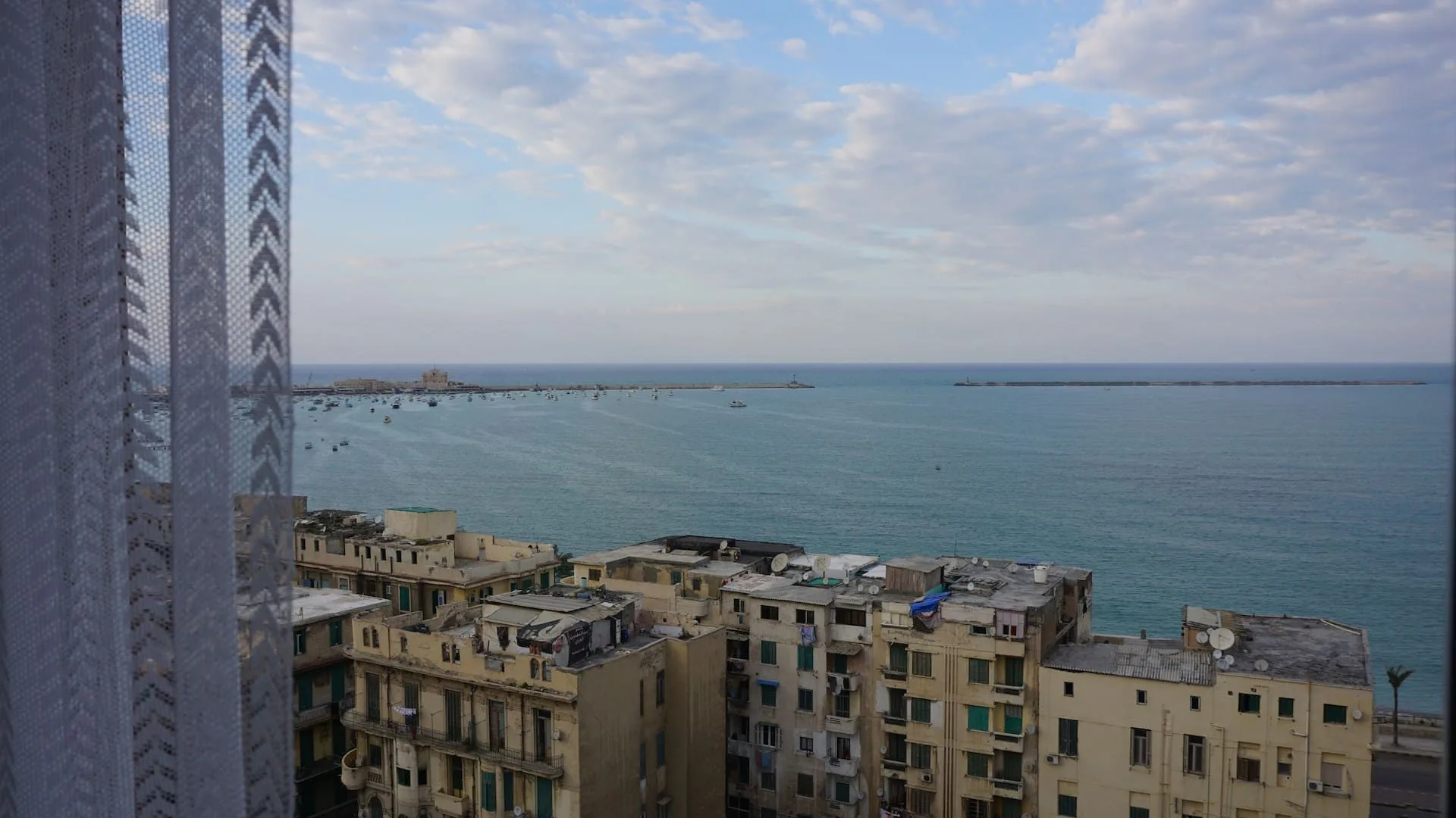 Downtown Sea View Suites (B) — photo 2 of 10