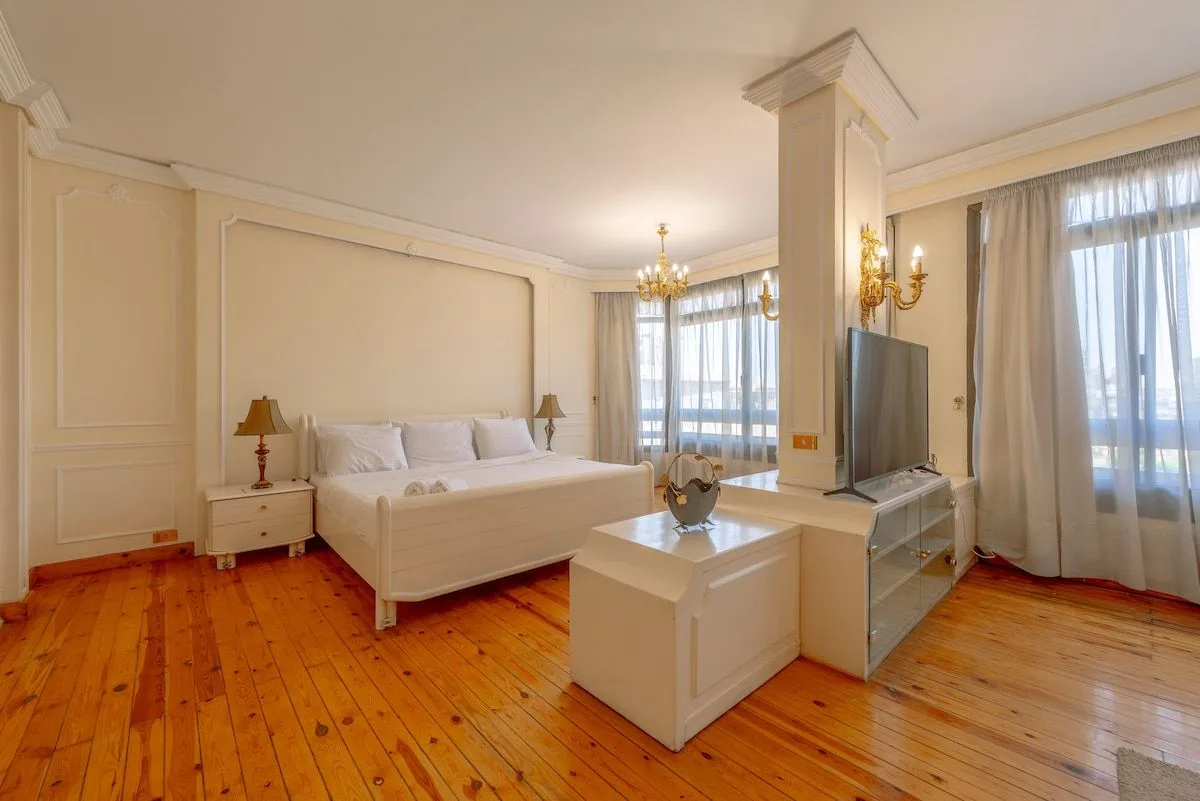 Royal Luxury Apartment — photo 8 of 10