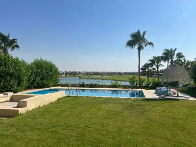 شاليه بإطلالة على الجولف والبحيرة مع مسبح خاص — Hacienda Bay — صورة 2 من 10