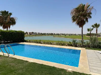 شاليه بإطلالة على الجولف والبحيرة مع مسبح خاص — Hacienda Bay — صورة 4 من 10