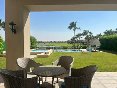 شاليه بإطلالة على الجولف والبحيرة مع مسبح خاص — Hacienda Bay — صورة 5 من 10