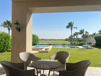 شاليه بإطلالة على الجولف والبحيرة مع مسبح خاص — Hacienda Bay — صورة 8 من 10