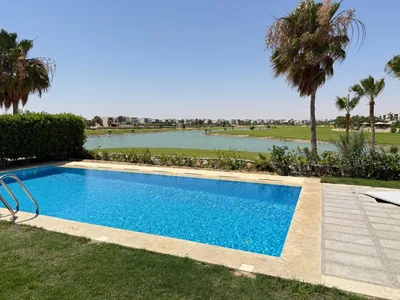 شاليه بإطلالة على الجولف والبحيرة مع مسبح خاص — Hacienda Bay — صورة 10 من 10
