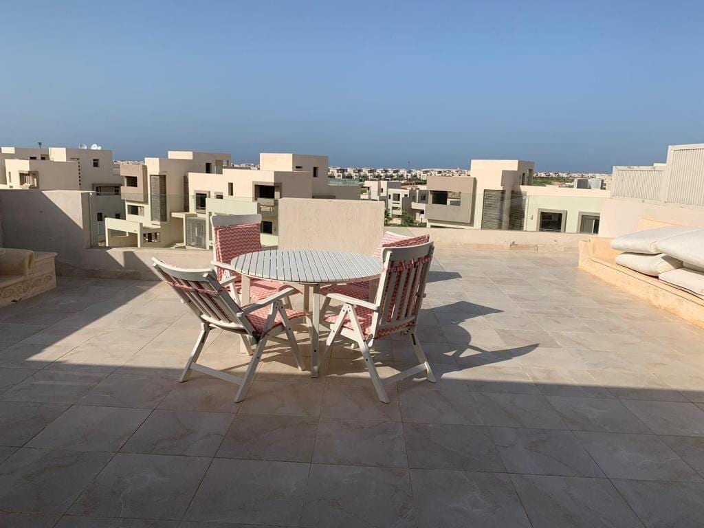 Five-Bedroom Townhouse with Private Pool — Hacienda Bay — photo 9 of 10